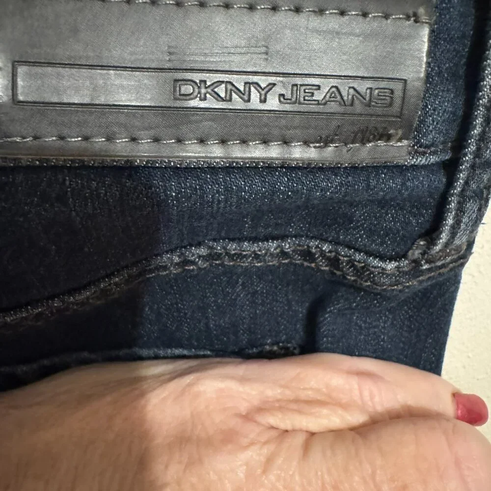 DKNY    WOMEN'S JEANS  SIZE:  8     #1 - Picture 8 of 8